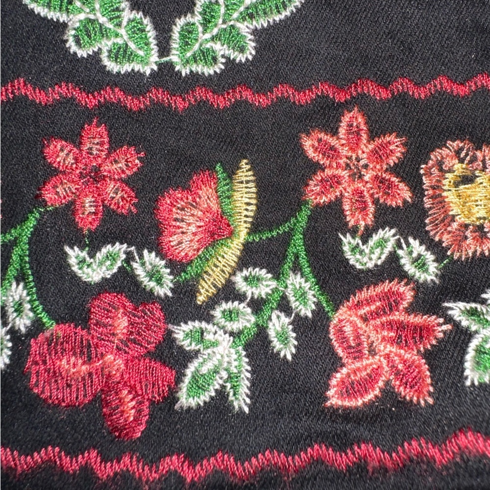Mi Ami Marty Black Embroidered Floral Mini Skirt Size Small - Picture 6 of 7